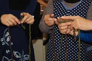 トルビチュカの紐を編む練習の画像