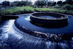 長野堰円筒分水の景観