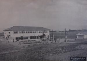 旧群南村役場庁舎の完成当時の外観