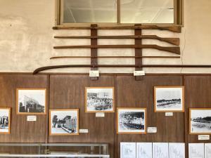 展示室昔の教室、戦時教育の資料を展示
