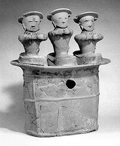 三人童女の埴輪の画像