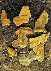歯のある埴輪の画像