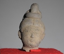 山王廃寺跡採集の塑像（女性）の画像