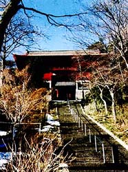 清水寺の石段と山門の画像