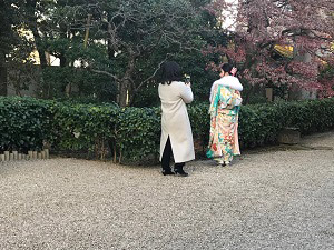 新成人の女性とご家族1