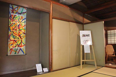 旧井上邸での作品展示の様子