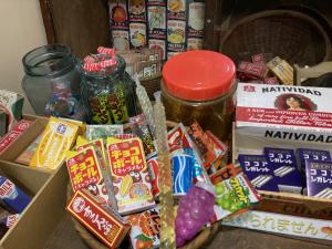 展示室だかし屋、なつかしいお菓子の展示