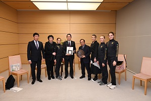ウクライナ新体操選手団首相官邸表敬訪問1
