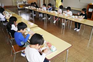 給食3