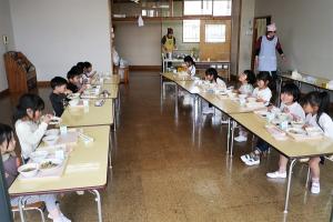 給食3