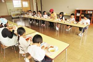 給食3