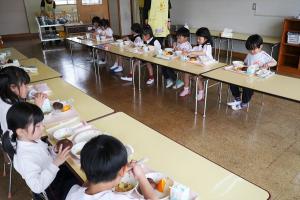 給食3