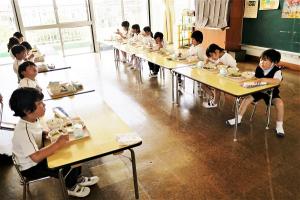 給食3