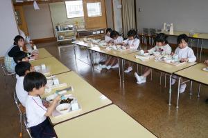 給食3