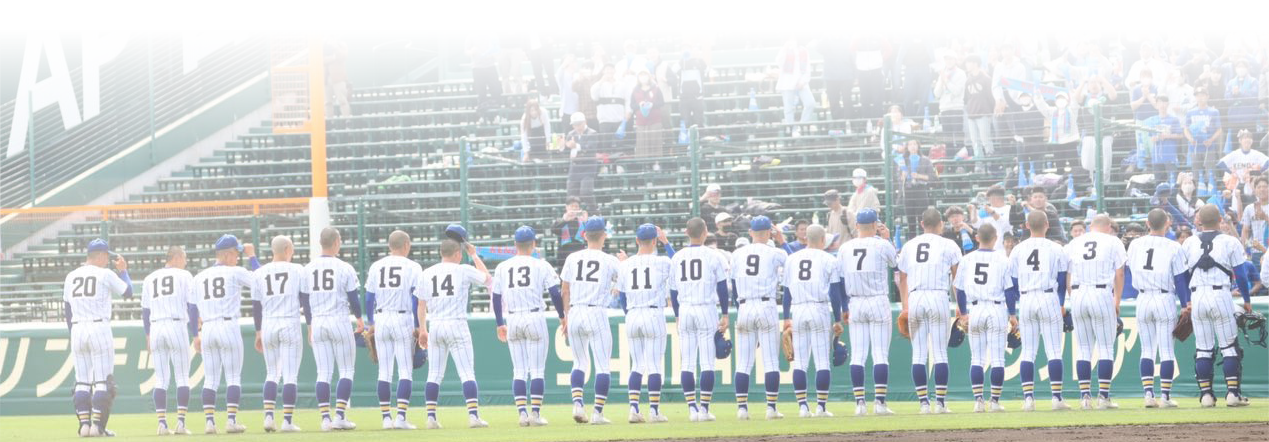 選手達が観客に挨拶する写真