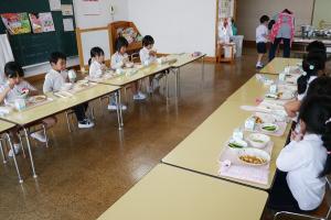 給食4
