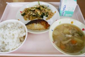 給食1