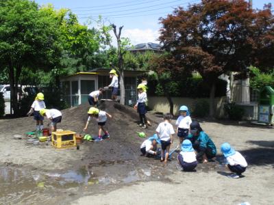 築山での遊び