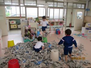 新聞紙の遊び2