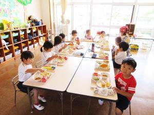 給食3