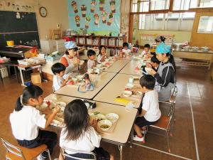 給食3