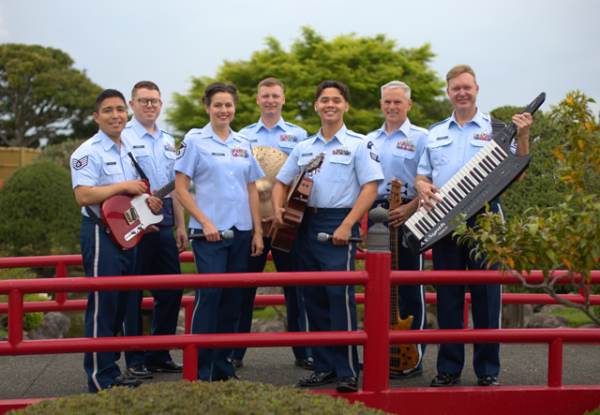 米国空軍太平洋音楽隊　パシフィック・トレンズ　グループ写真