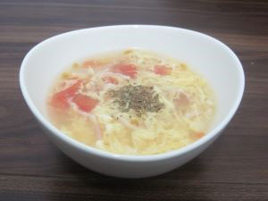 トマトと卵のスープの写真