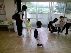 また