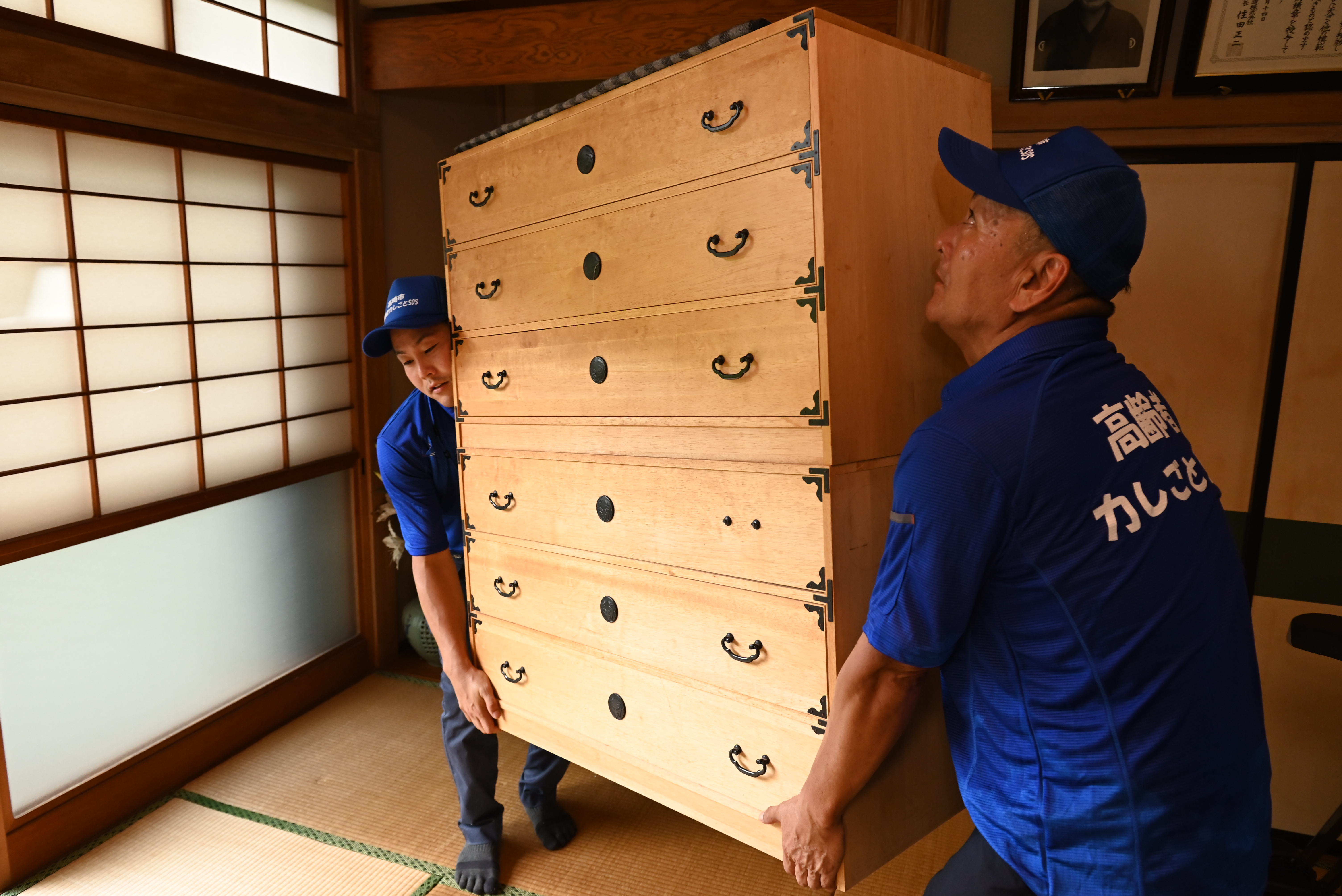 重い物の移動や粗大ゴミの搬出などを支援する高齢者力しごとSOSの画像