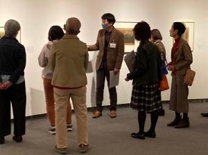 ギャラリートークの様子2・2階第3展示室にて