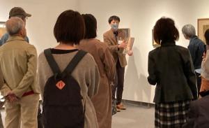 ギャラリートークの様子3・3階第4展示室にて