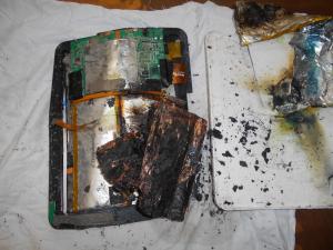 発火したタブレット写真