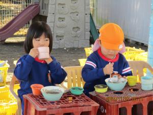 砂場でお茶