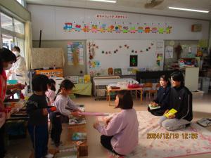 年少図書館ごっこ②