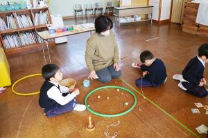 ４
