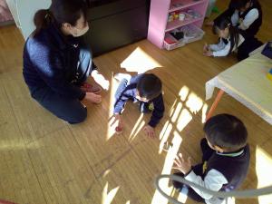 まわ