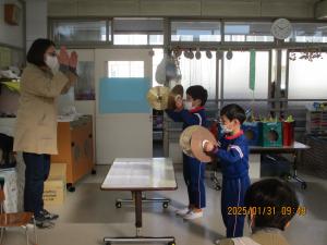 年長シンバル練習