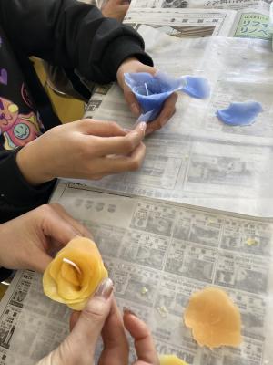 「ミニバラキャンドルを作ろう」の様子4