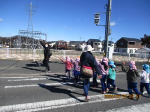 横断歩道を渡ろう