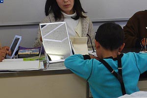 小さなお子様も一生懸命描いている様子