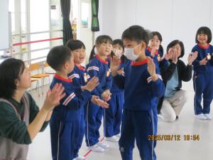 年長さんとのハイタッチ②