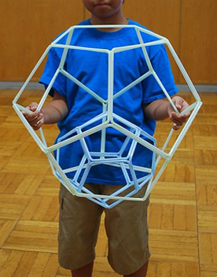 男の子の二重の十二面体