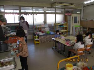 年長の給食の様子
