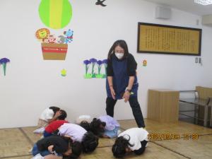 ダンゴムシポーズ①