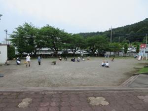 園庭の除草