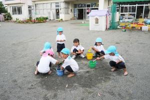 ４