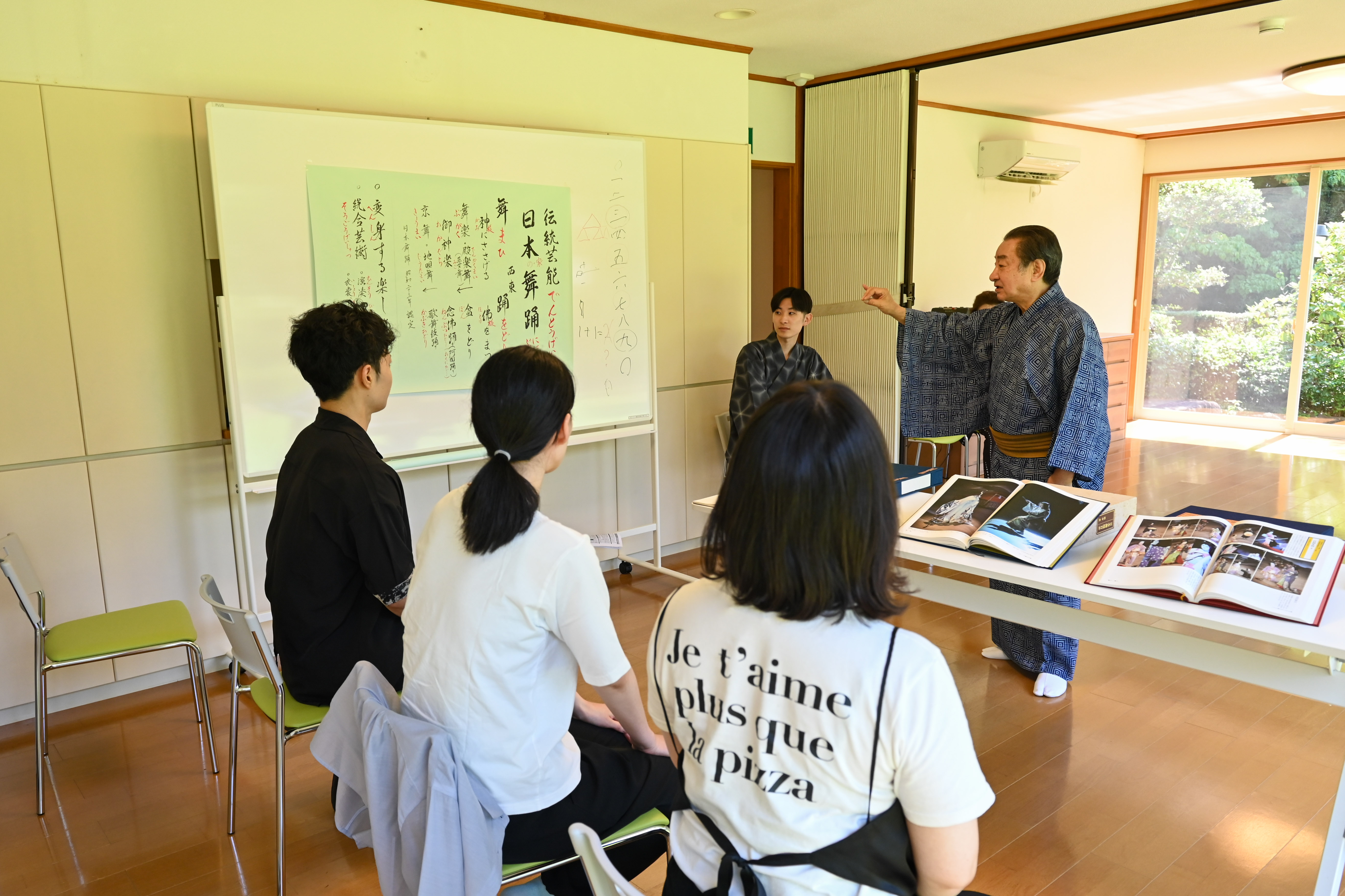 日本舞踊の体験会の様子