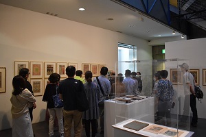 第1展示室でのトークの様子