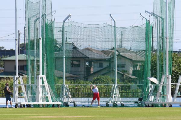 浜川競技場で練習するアニタ選手の写真