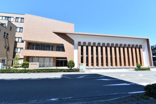 新しい労使会館の外観写真
